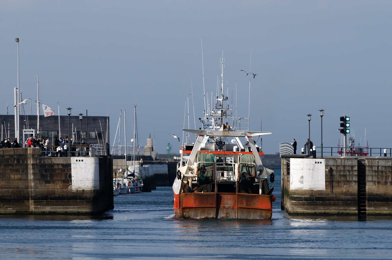 Une ville résolument tournée vers la mer.Cherbourg-en-Cotentin est située dans la presqu'île du Cotentin, à la pointe Ouest de la Normandie. (ville-cherbourg.fr)Un lieu incontournable en Normandie : La Cité de la Mer (http:  www.citedelamer.com)