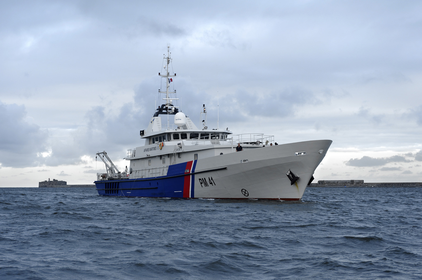 Construit à Cherbourg-en-Cotentin par les Constructions Mécaniques de Normandie (CMN), le PAM Thémis (Patrouilleurs des Affaires Maritimes) renforce le dispositif de surveillance de la zone Manche-Mer du Nord où, outre ses missions de contrôle des pêches, il participe à la permanence opérationnelle établie sous l'autorité du préfet maritime dans le cadre de la fonction de garde-côte.