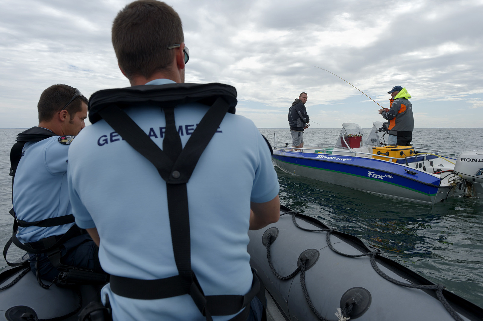 Le Géranium est entré en service en février 1997, et comme il est de tradition dans la gendarmerie, toutes les unités d'une même série portent des noms relevant d'une thématique unique (la Jonquille, la Violette et le Jasmin). L'identité professionnelle des gendarmes maritimes correspond à leur expertise d'enquêteurs et d'officiers de police judiciaire.
