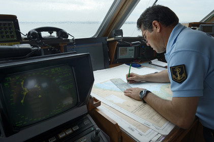 Le Géranium est entré en service en février 1997, et comme il est de tradition dans la gendarmerie, toutes les unités d'une même série portent des noms relevant d'une thématique unique (la Jonquille, la Violette et le Jasmin). L'identité professionnelle des gendarmes maritimes correspond à leur expertise d'enquêteurs et d'officiers de police judiciaire.