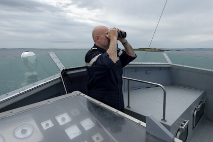 Le Géranium est entré en service en février 1997, et comme il est de tradition dans la gendarmerie, toutes les unités d'une même série portent des noms relevant d'une thématique unique (la Jonquille, la Violette et le Jasmin). L'identité professionnelle des gendarmes maritimes correspond à leur expertise d'enquêteurs et d'officiers de police judiciaire.