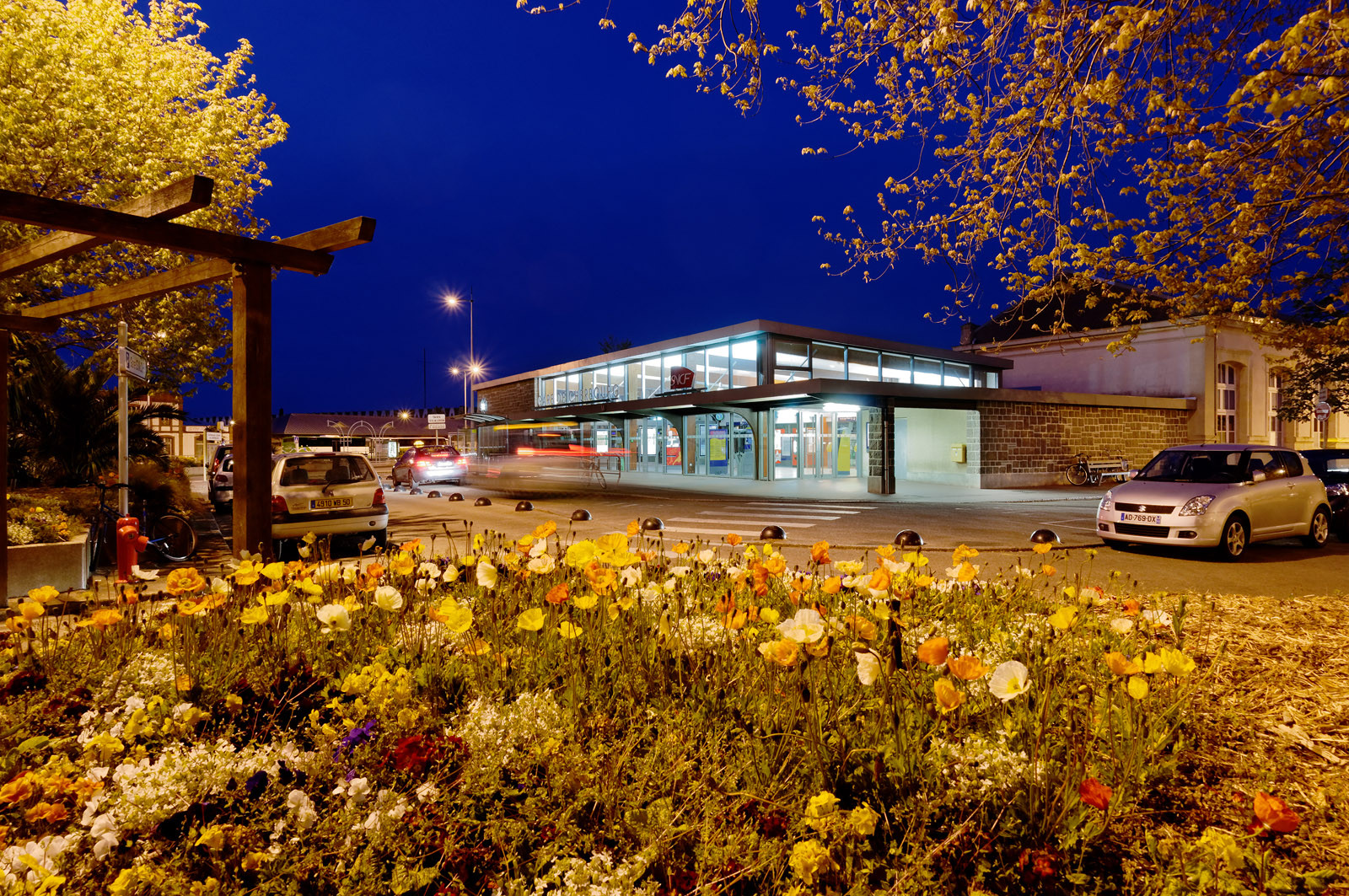 Une ville résolument tournée vers la mer.Cherbourg-en-Cotentin est située dans la presqu'île du Cotentin, à la pointe Ouest de la Normandie. (ville-cherbourg.fr)Un lieu incontournable en Normandie : La Cité de la Mer (http:  www.citedelamer.com)