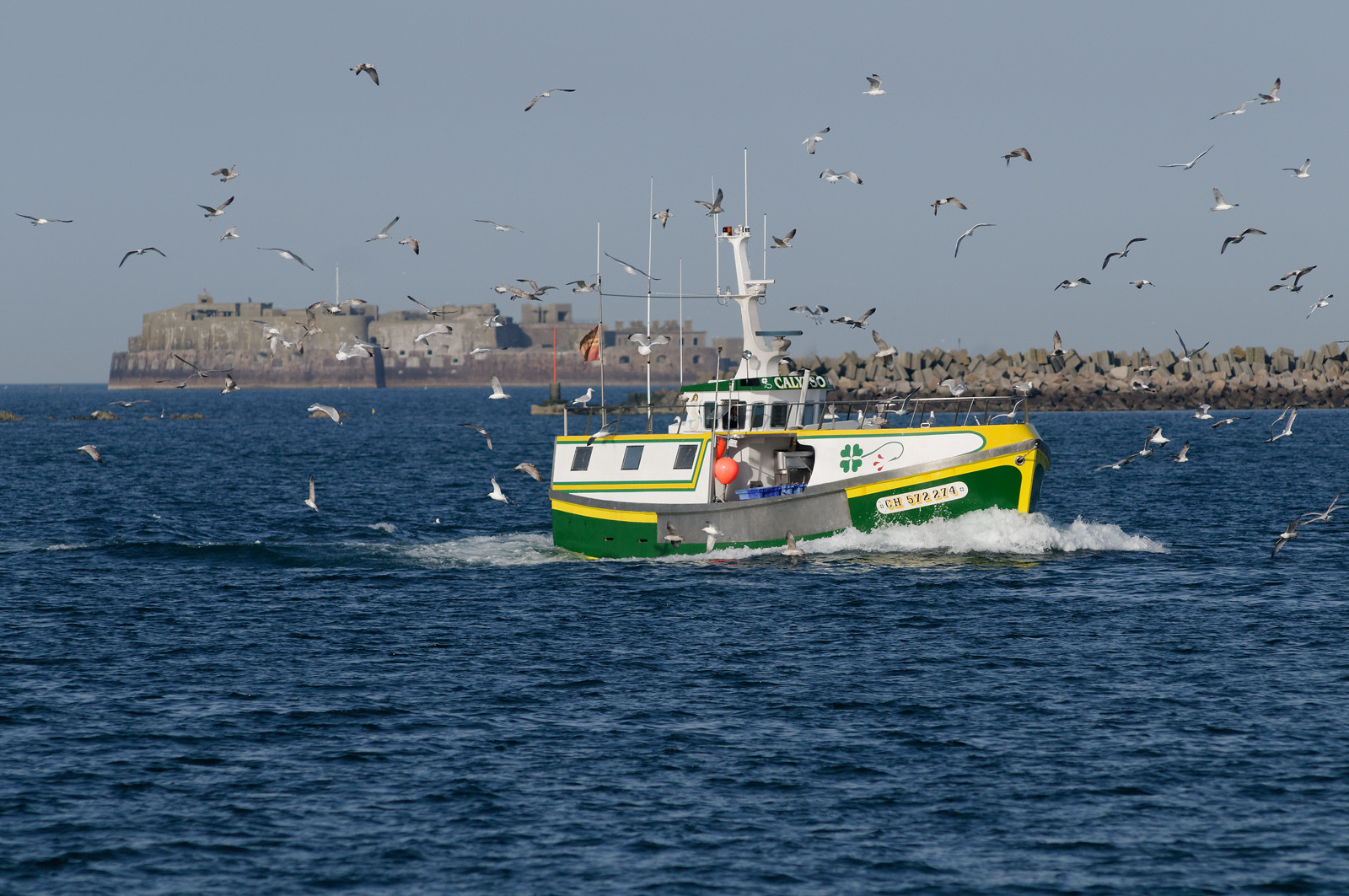 Une ville résolument tournée vers la mer.Cherbourg-en-Cotentin est située dans la presqu'île du Cotentin, à la pointe Ouest de la Normandie. (ville-cherbourg.fr)Un lieu incontournable en Normandie : La Cité de la Mer (http:  www.citedelamer.com)