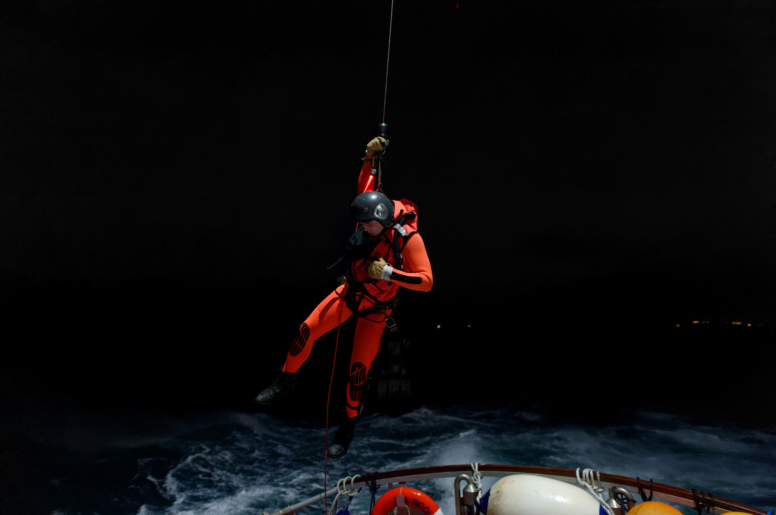 L'engagement de ces marins du ciel se traduit par des taux de disponibilté très élevés et des capacités d'intervention dans lesconditions les plus difficiles. Belligou Rescue (c'est ainsi que se nomme l'EC 225 lorsqu'il est en opération) est en alerte à 1 heure de jour et 2 heures de nuit, le coordinateur de mission de sauvetage, qui dirige les opérations depuis le CROSS, sait que l'hélicoptère sera préparé et configuré pour la mission puis aura décollé en 10 à 15 minutes en journée et en moins de 40 minutes la nuit.Il est remplacé en juin 2016 par l’hélicoptère Caïman Marine au détachement de Maupertus.