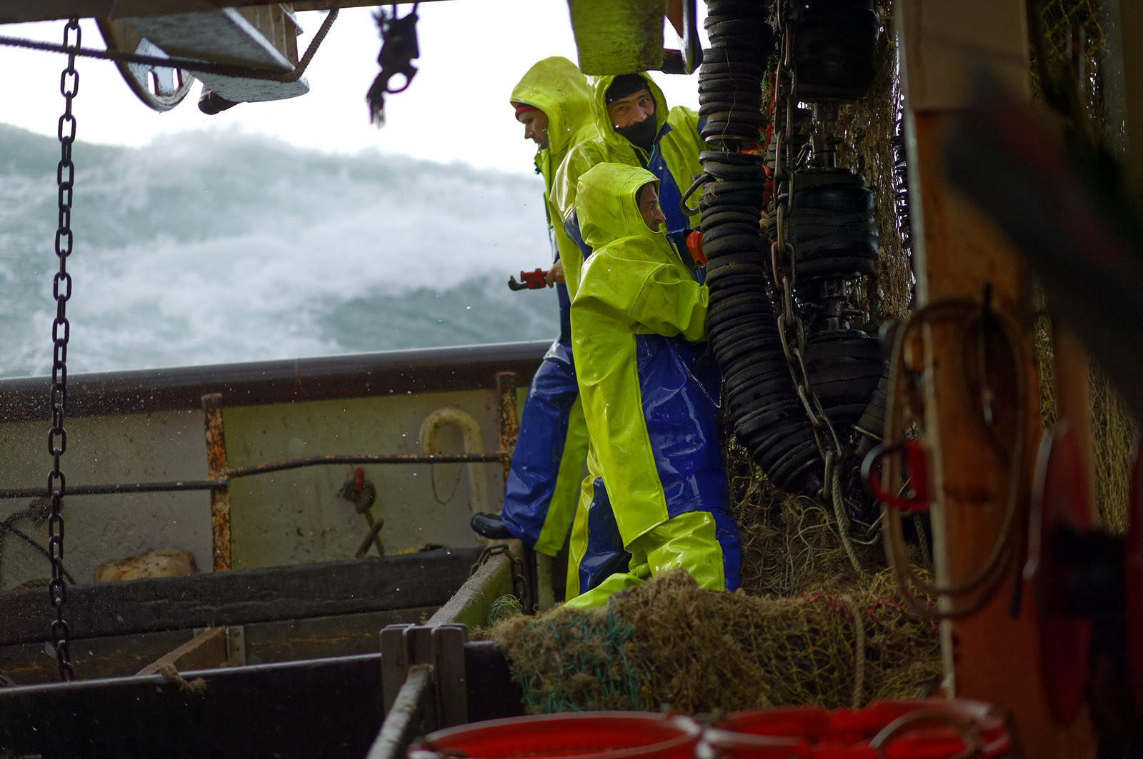 Ce reportage a été réalisé en janvier 2014 à bord du chalutier Marie-Catherine, appartenant à la SARL Armement Cherbourgeois créé en 1999 par Sophie et David LEROY. Cette marée de 7 jours fût assez mouvementée d'une part par la météo très capricieuse, mais également par la difficulté de réaliser les prises de vues. Une sélection de 20 photographies a été présentée lors de la 4ème édition du Festival photo L'Homme et la Mer au Guilvinec (Bretagne) en 2014, ainsi qu'au Musée de Tatihou 'Avis de grand frais (Manche) http:  www.armement-cherbourgeois.fr 